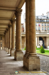 Columns at Archives Nationales